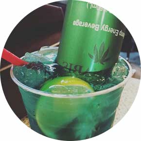 un cocktail realizzato con cannabis energy drink